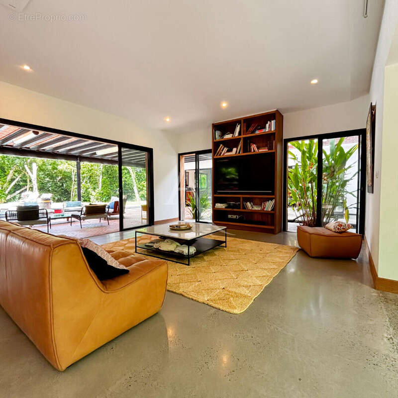 Demeure de prestige à Fort-de-France de 395 m² ( terrain de 71274 m²). - photo 7