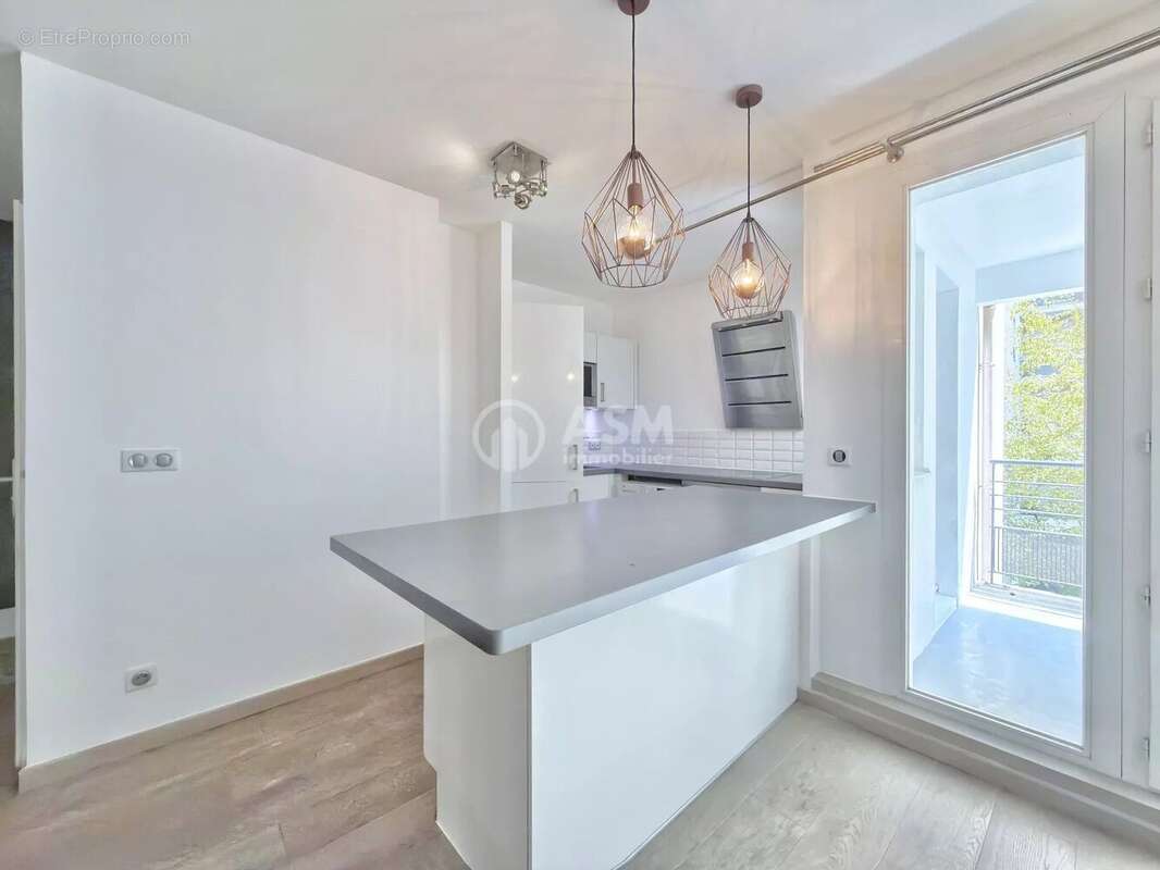 A VENDRE - 3 pièces avec une grande terrasse, cave et Parking - Faubourg de l'arche - photo 4