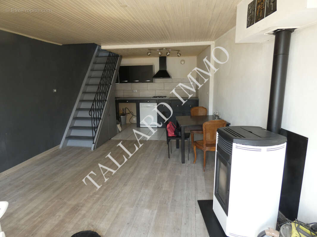 Maison T3 avec terrasse, cave, combles aménageables - photo 3