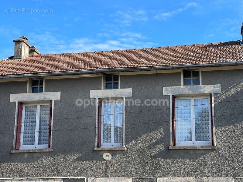 Maison à BERSAC-SUR-RIVALIER