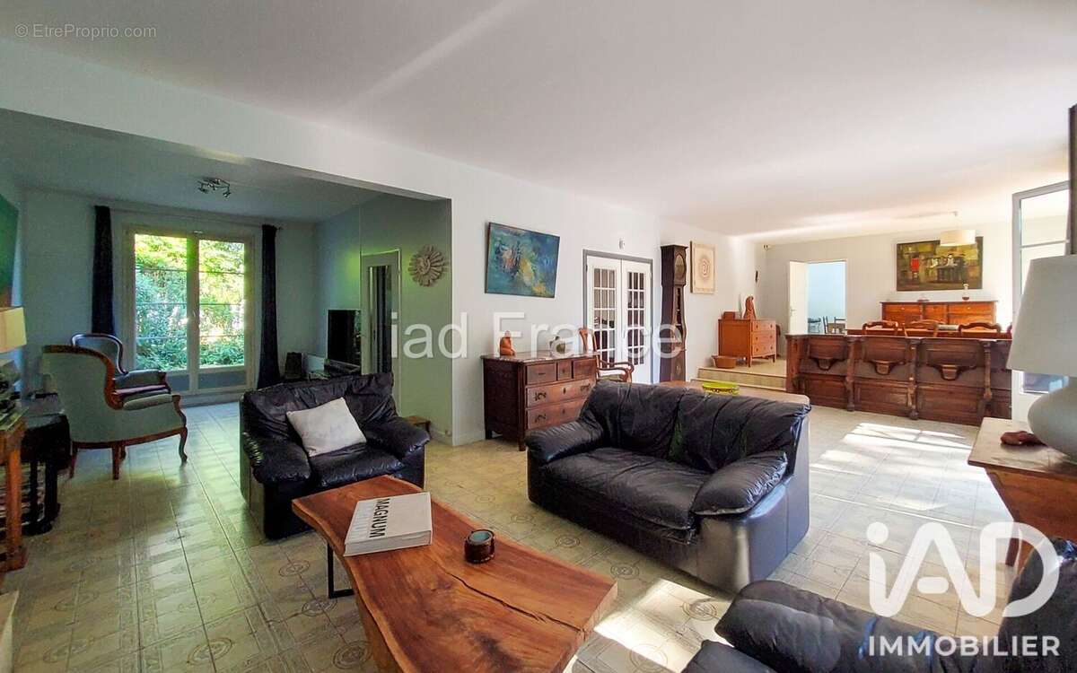 Maison 250 m² à Chavenay  - photo 2