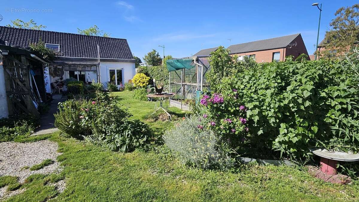 Maison à NEUVILLE-EN-FERRAIN