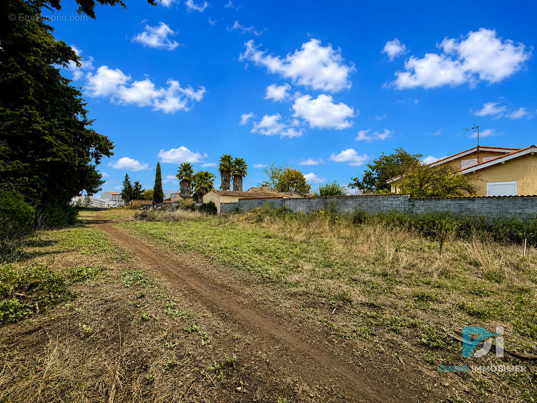 Terrain à VIAS