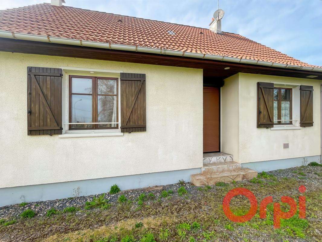 Maison à SAINT-AMAND-MONTROND