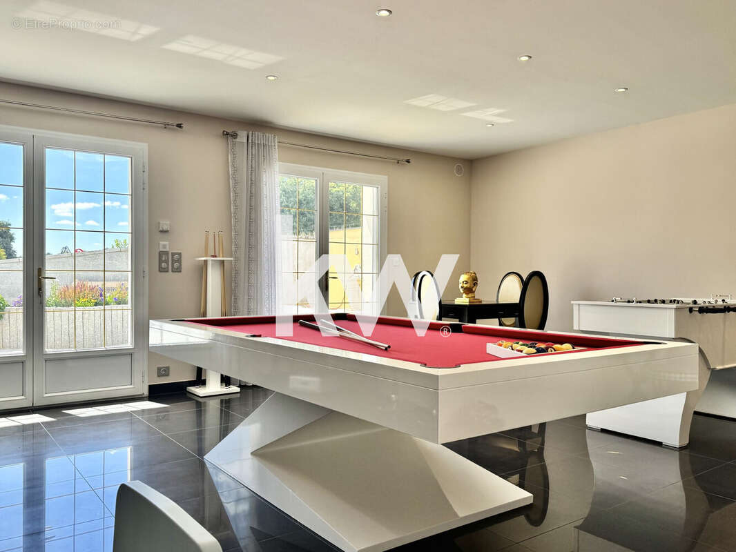 Maison 315 m² à Lavernay  - photo 6