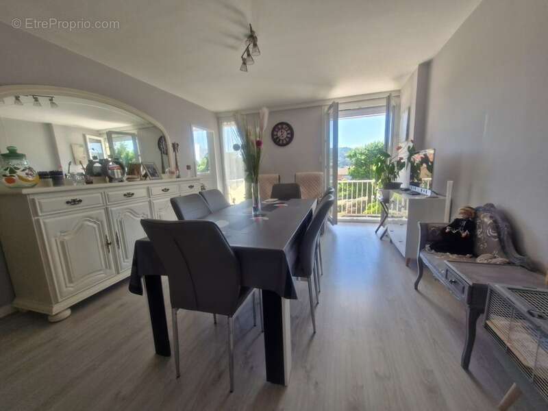 Appartement à UNIEUX