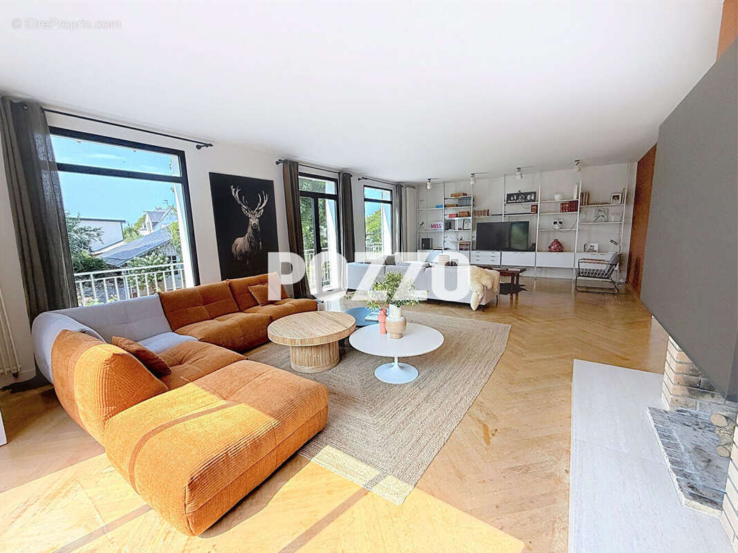 Maison de 7 pièces (323 m²) en vente à DONVILLE LES BAINS - photo 4