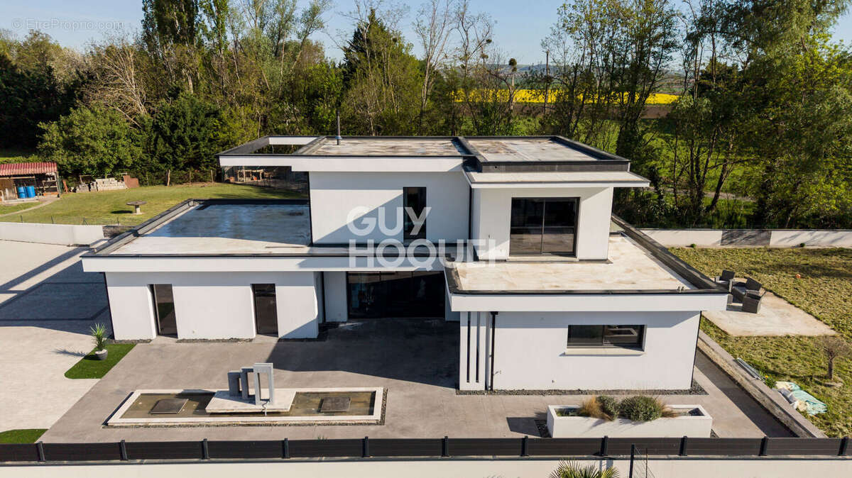 Villa de 210m² à Cellule - photo 2