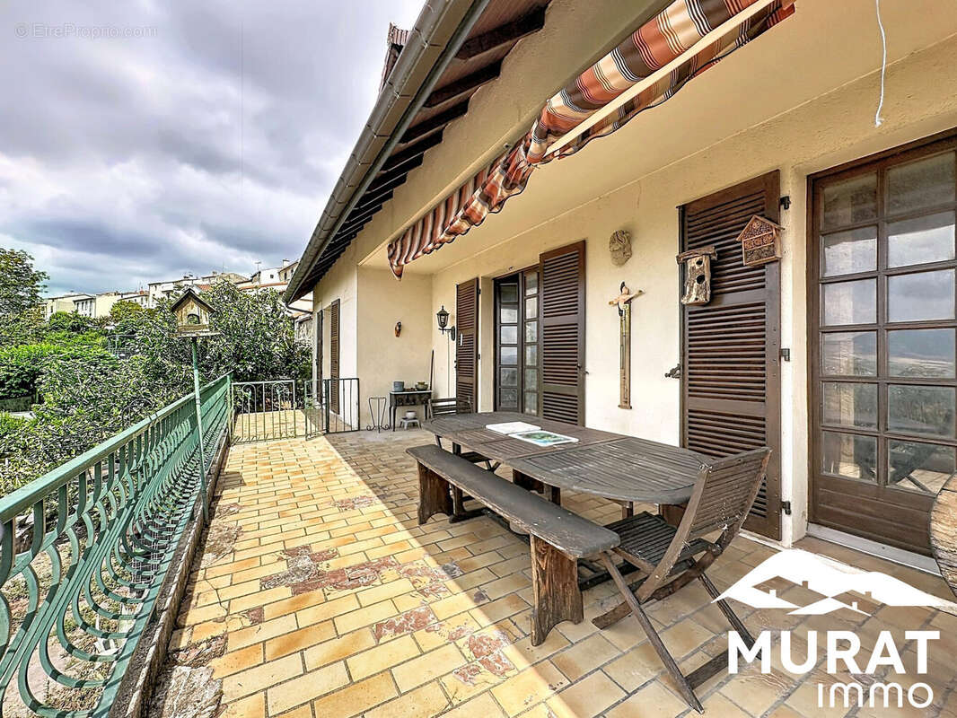 Maison 210 m² à Veyre-Monton  - photo 2