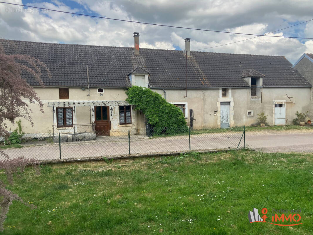 Maison à SOUGERES-EN-PUISAYE