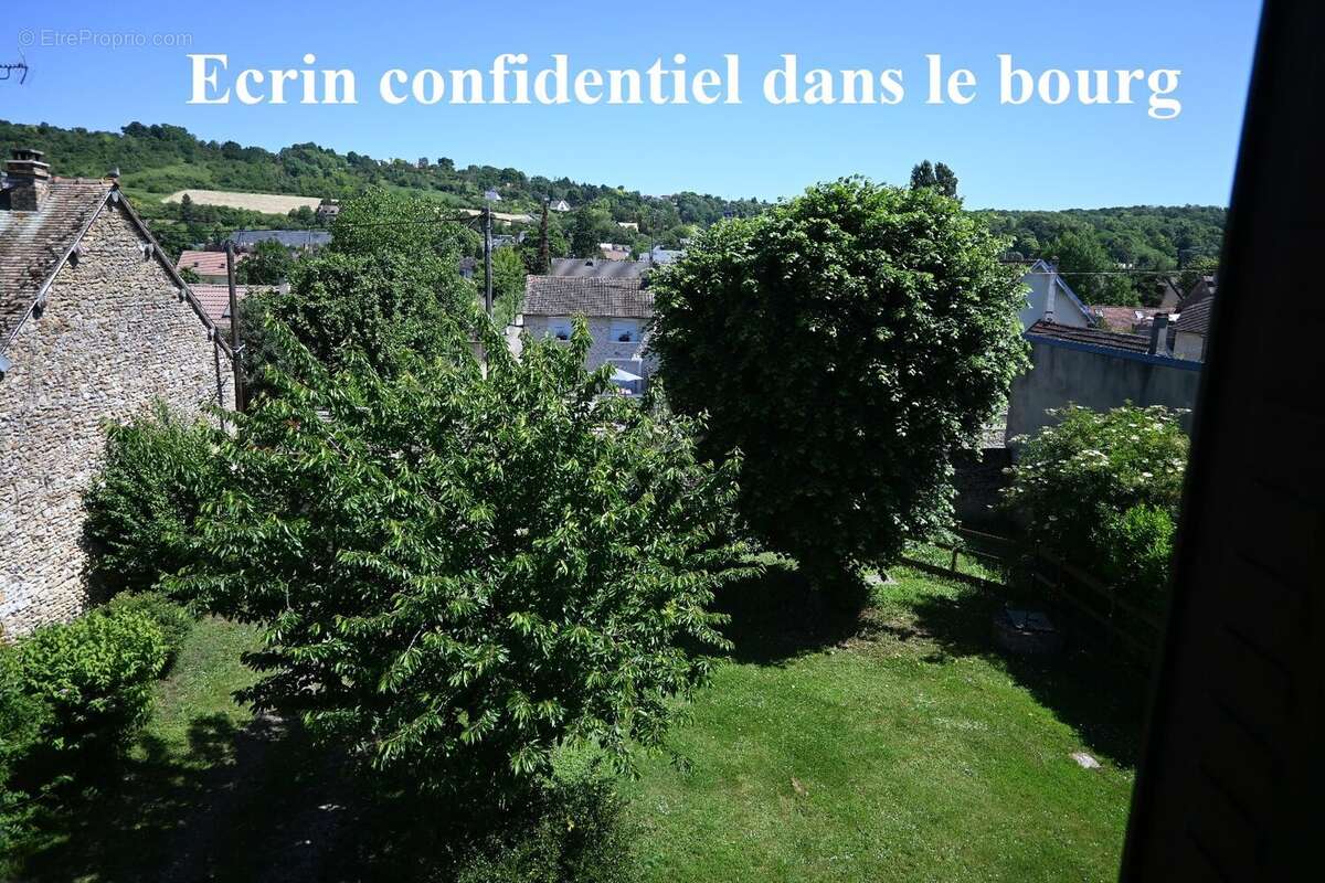 Maison à MENILLES