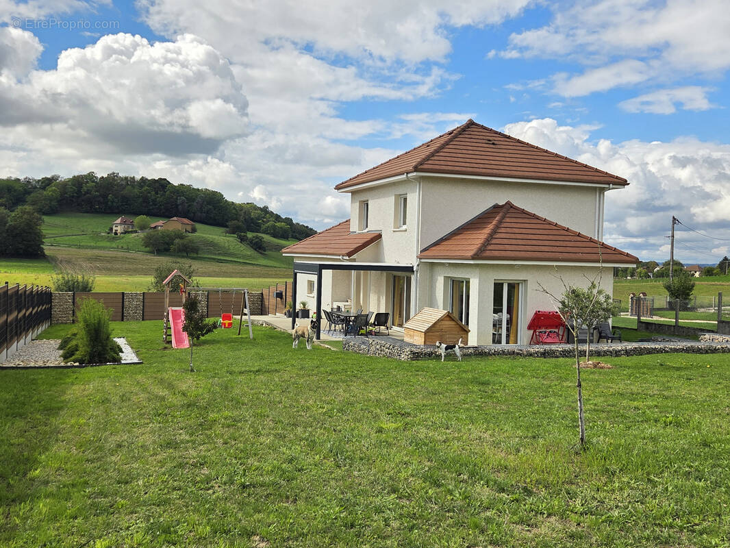 Maison à LA BATIE-DIVISIN