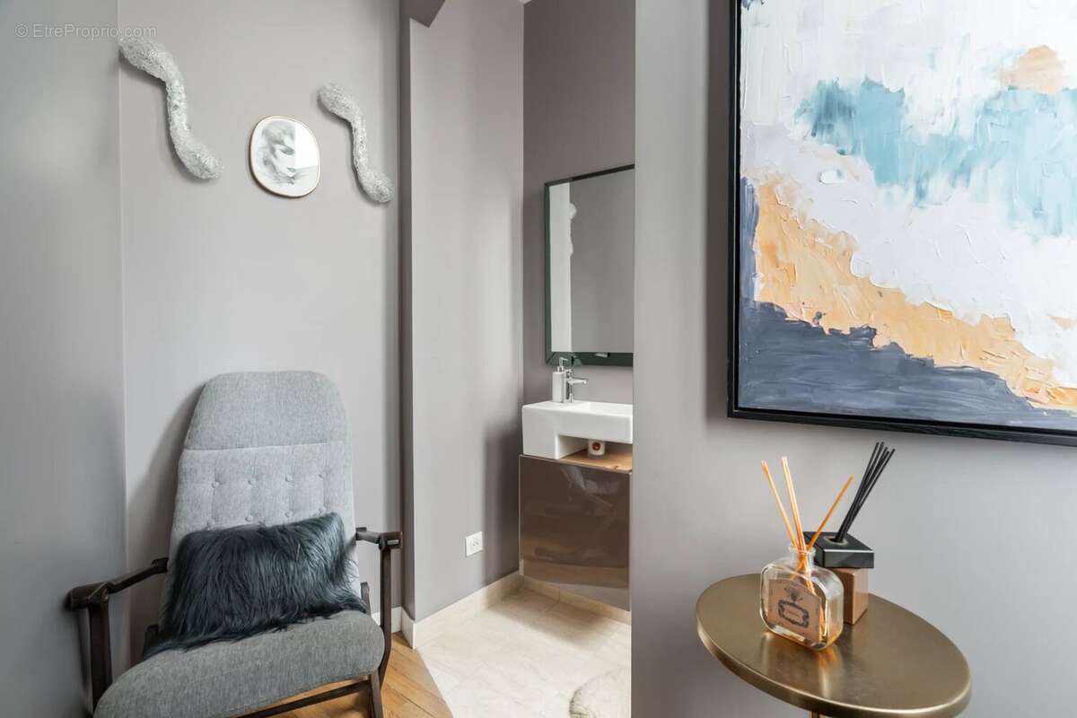 Appartement à PARIS-16E