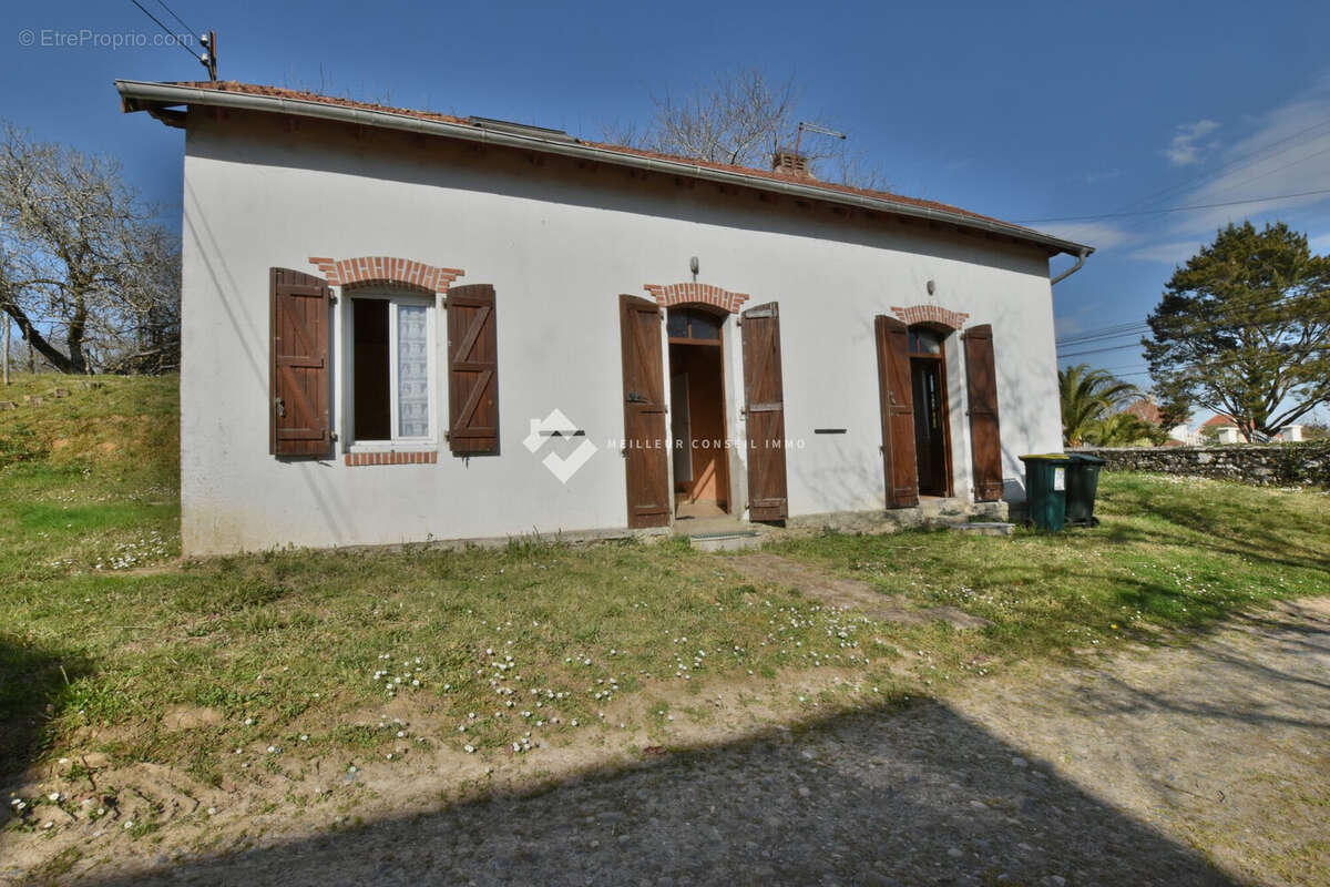 Maison 319 m² à Orthez  - photo 4