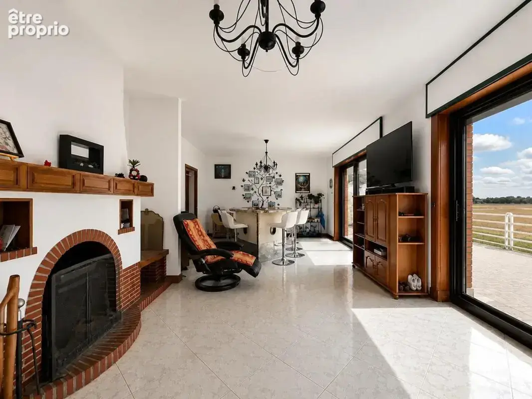 Maison de 9 pièces de 303m² à Guilly - photo 5