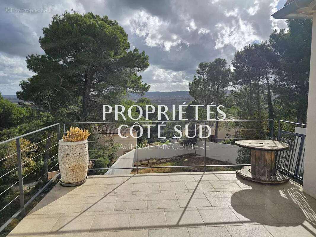 Maison à LAUDUN-L&#039;ARDOISE