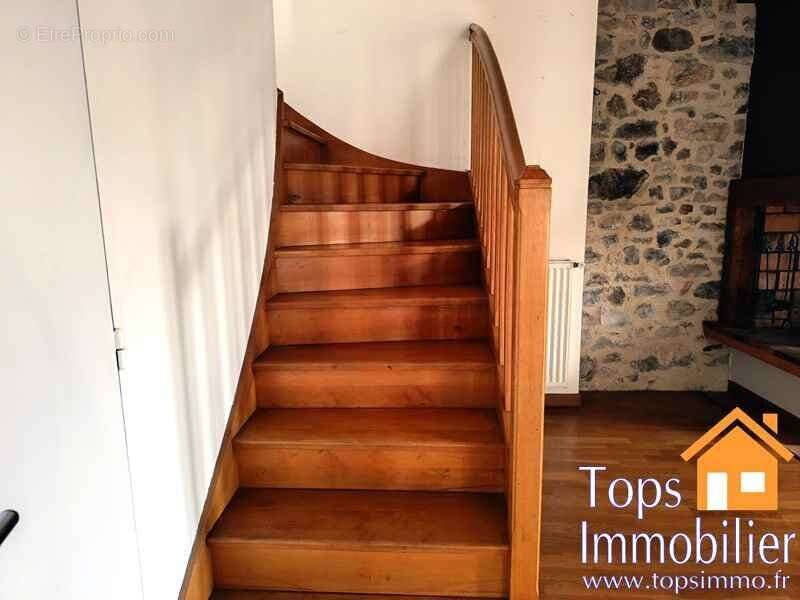 Appartement à VAILHOURLES