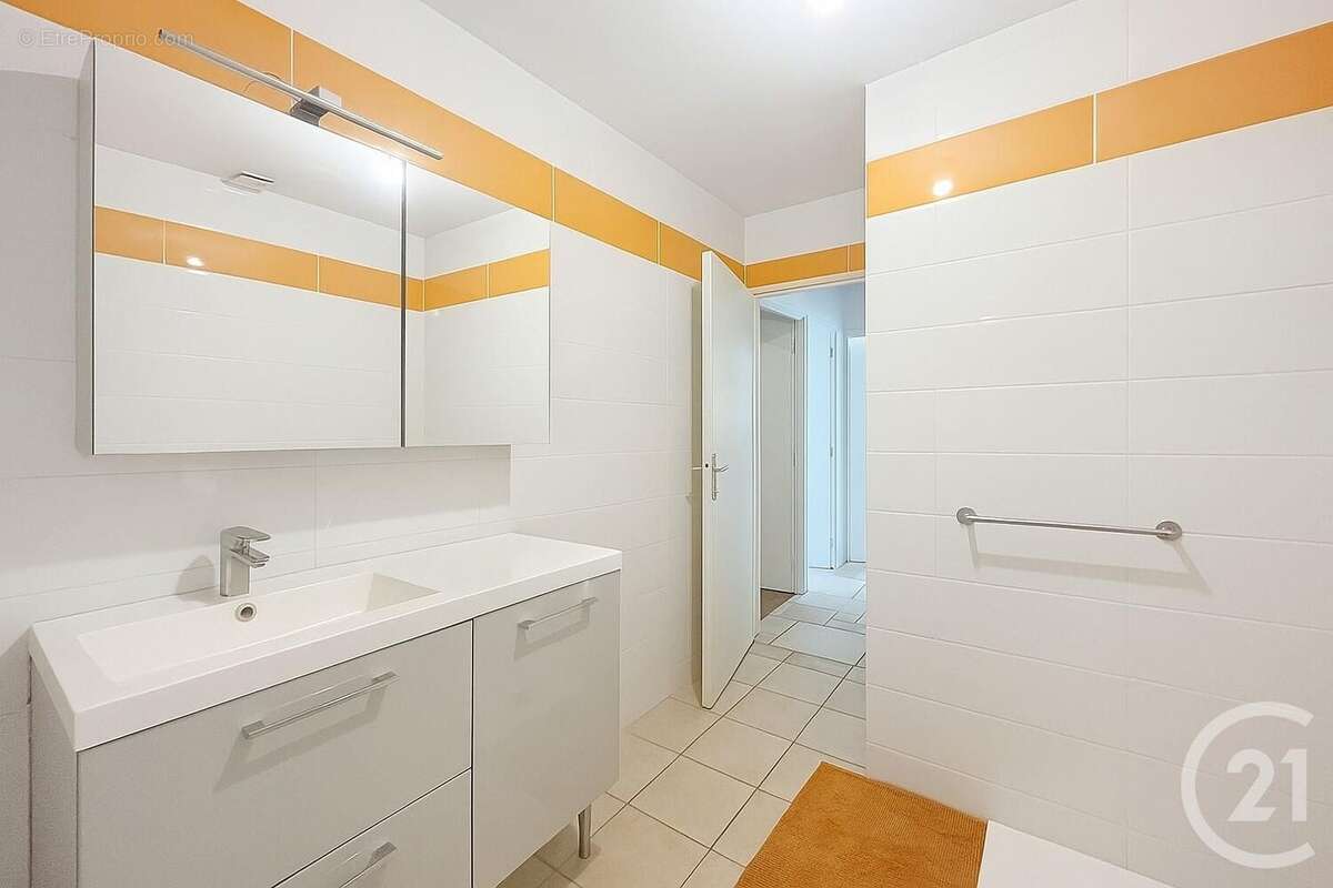 Maison à MONTMORT-LUCY