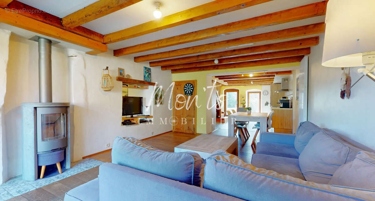 VULBENS   Maison de village de caractère   140 m2 habitables. - photo 4