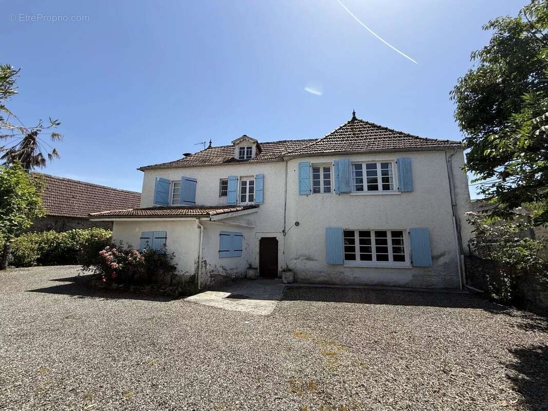 Maison de village du XVIIIe siècle avec piscine et jardin - photo 20