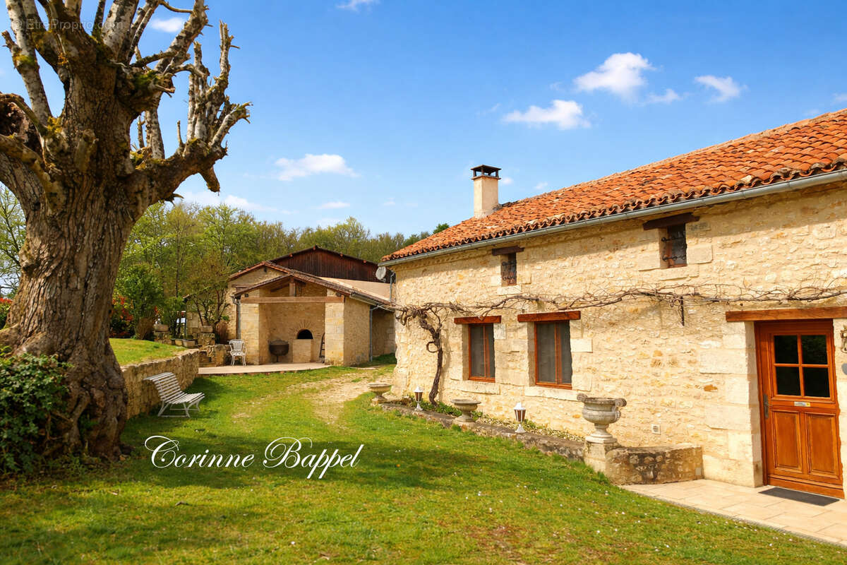 Maison à MILHAC-D'AUBEROCHE