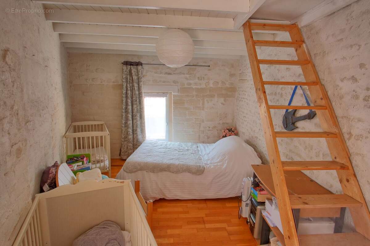 REVIERS - Maison en pierre 130m² avec 4 chambres & jardin - photo 7