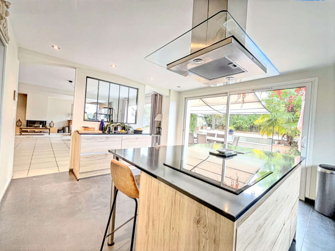 Maison à BRISON-SAINT-INNOCENT