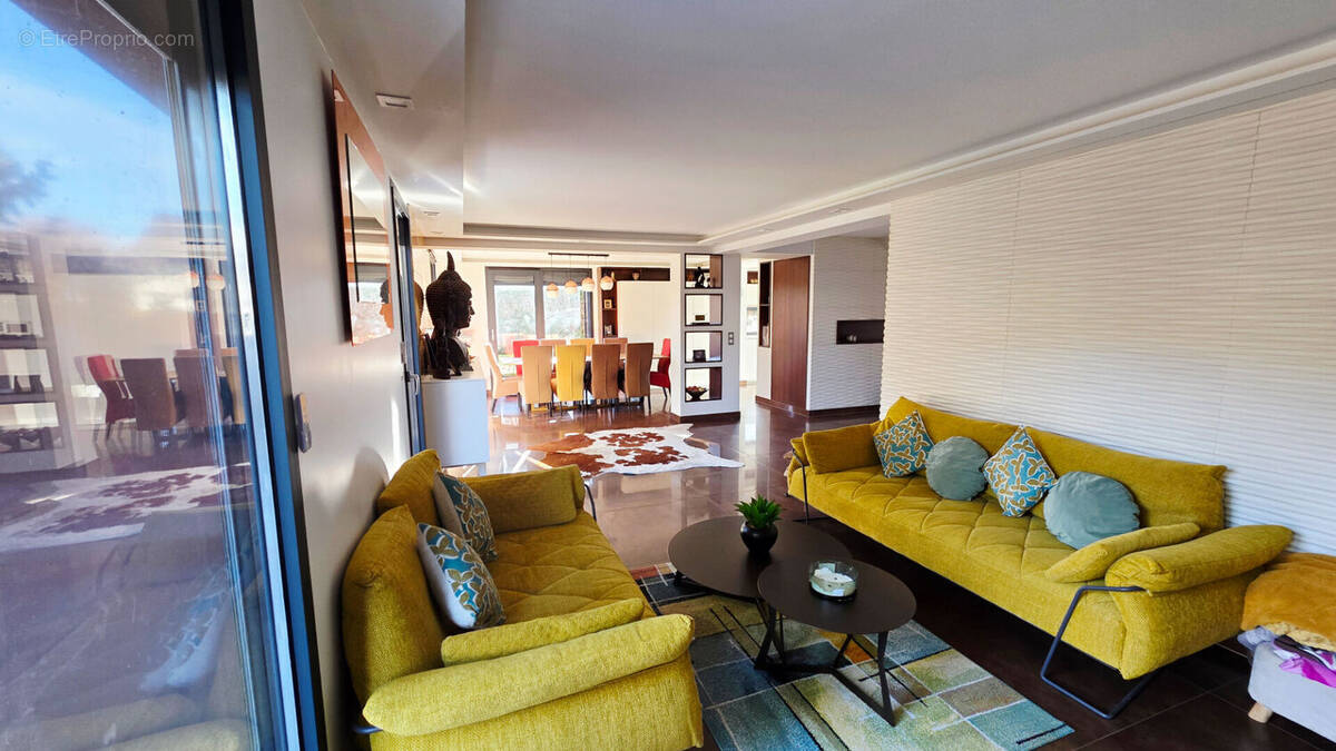 Maison à MONTREAL-LA-CLUSE