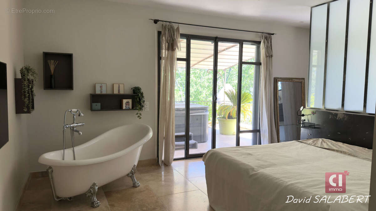 Le Thoronet - Propriété de 195 m² avec vaste réception, dépendance et sous-sol - photo 14