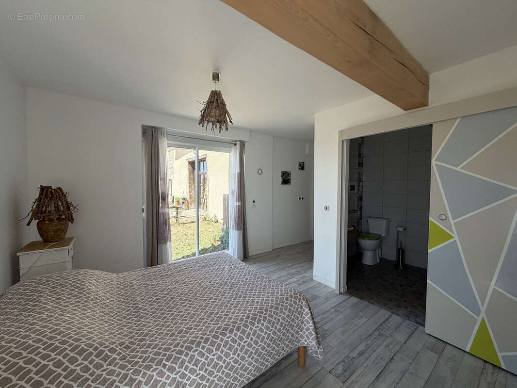 Maison 322 m² à Saint-Paul-De-Vezelin  - photo 9