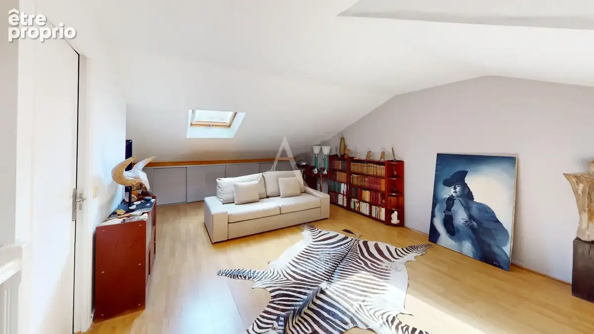 Exclusivité - l'adresse de prestige - maison familiale contemporaine de 161m² (200m² au sol) avec jardin et double garage - photo 6