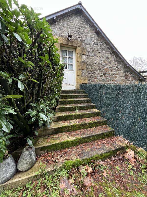 Maison à SAINT-THUAL