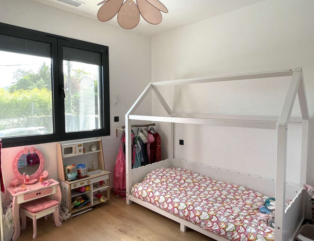 Maison à GREZIEU-LA-VARENNE