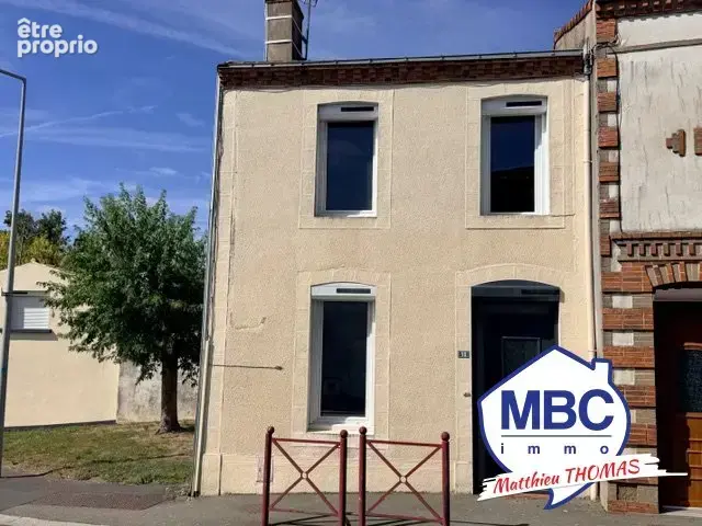 Photo Maison à Yzernay au prix de 166 490€
