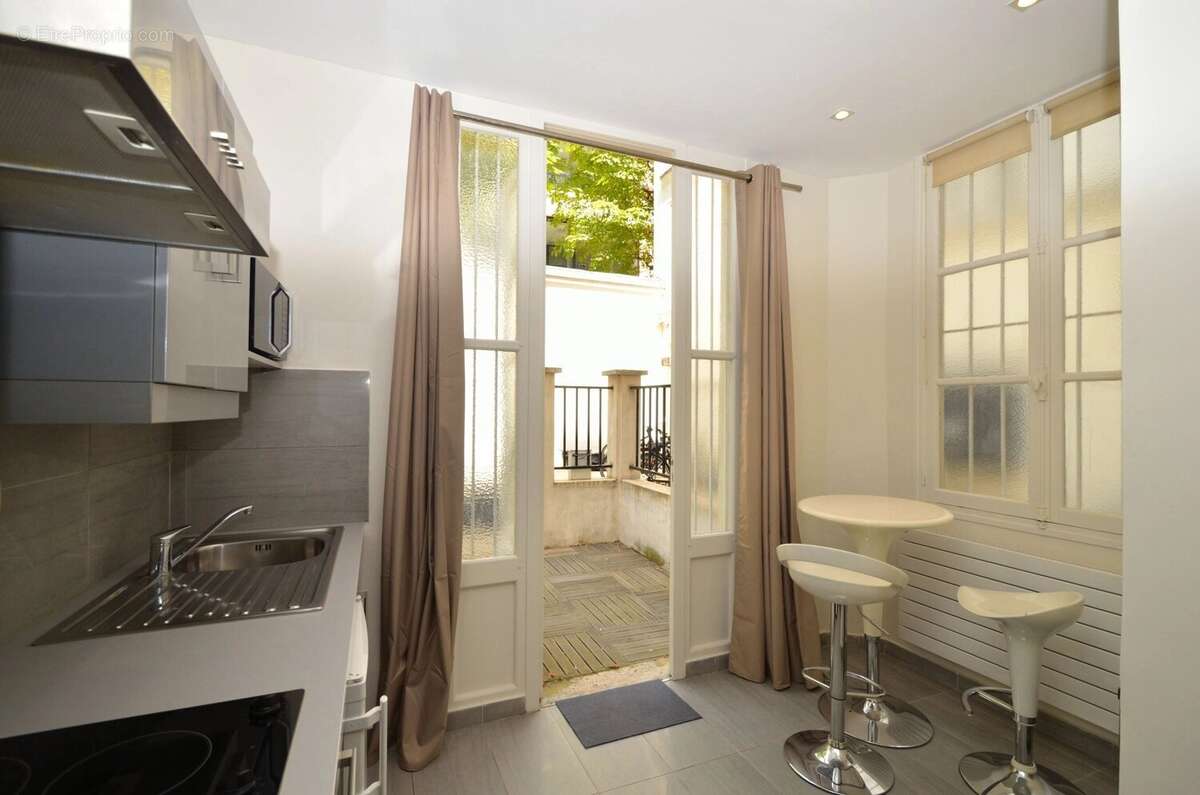 Appartement à PARIS-8E