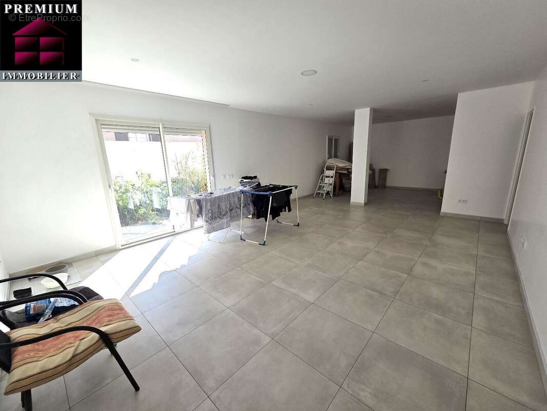 Maison à PEYRESTORTES