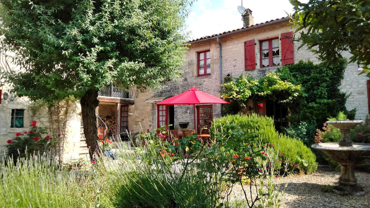 OVERVIEW - Maison à SALLES-DE-VILLEFAGNAN