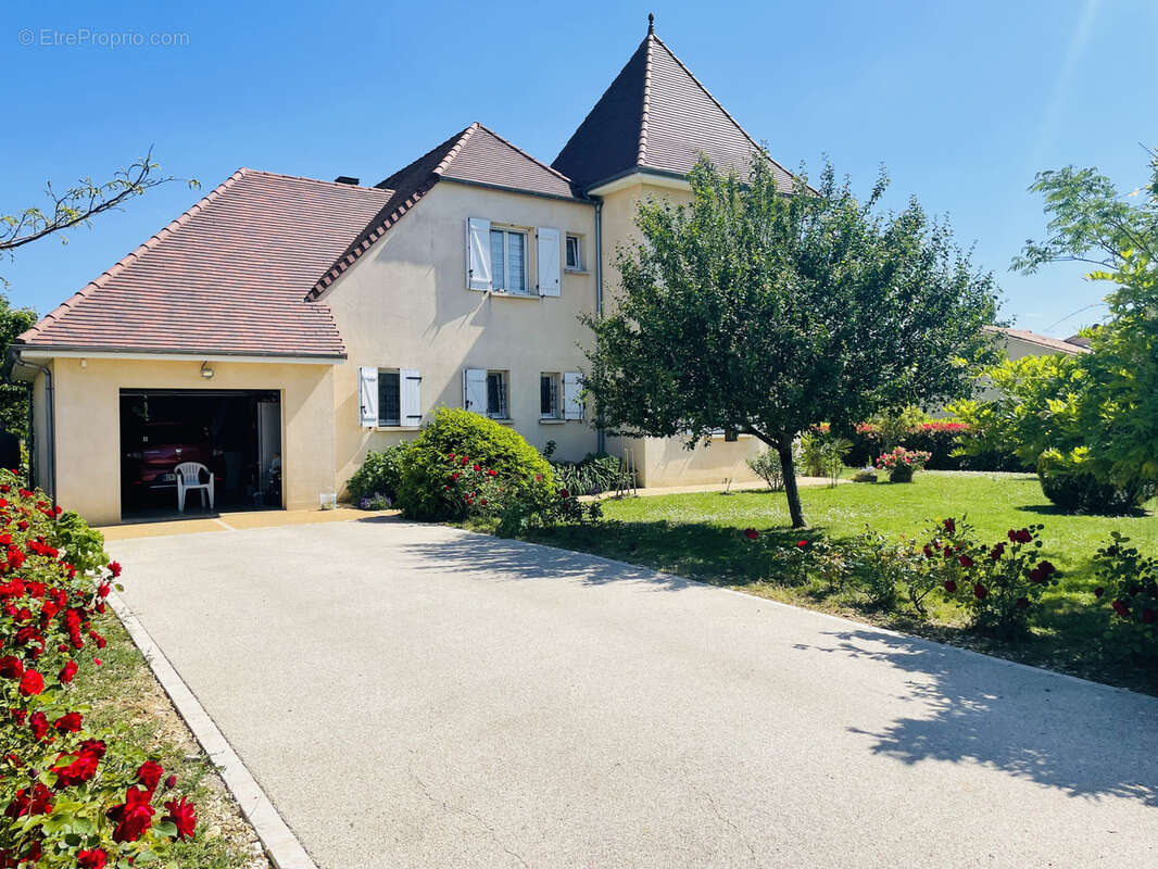 Maison à TERRASSON-LAVILLEDIEU