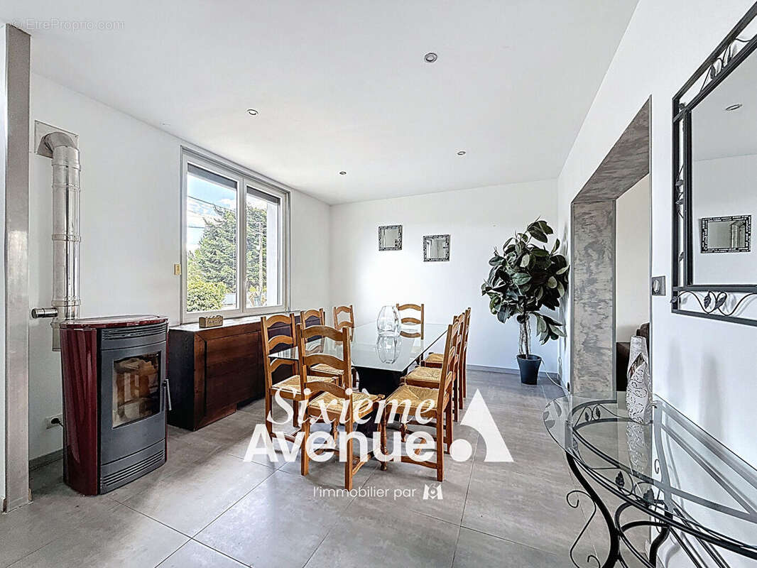 Maison à DECINES-CHARPIEU