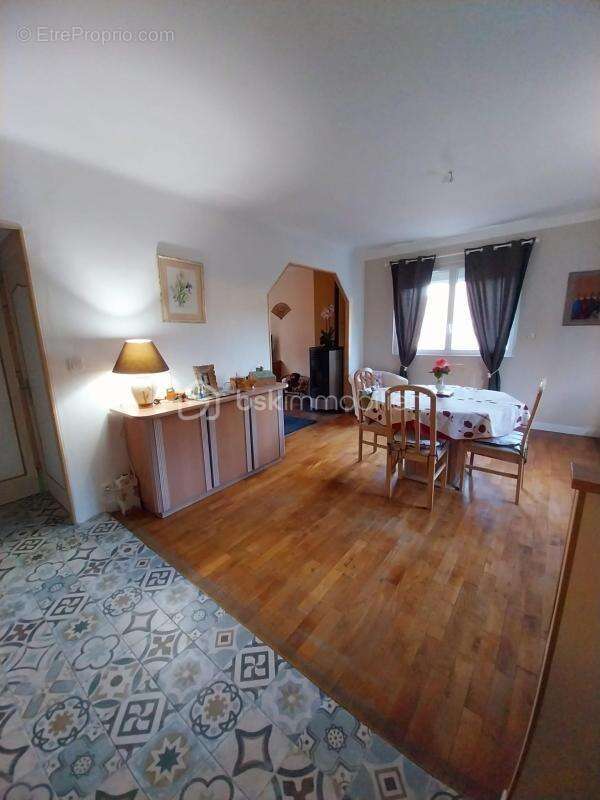 Maison à REUGNY