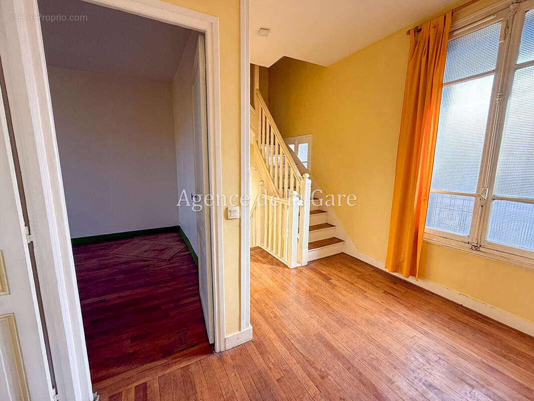 Maison à SARTROUVILLE