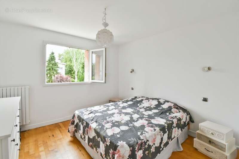 Maison 5 pièces avec véranda - sous-sol total dont grand garage de 25m² - dépendance dans le  jardin - Epinay sur Orge (91) - photo 13
