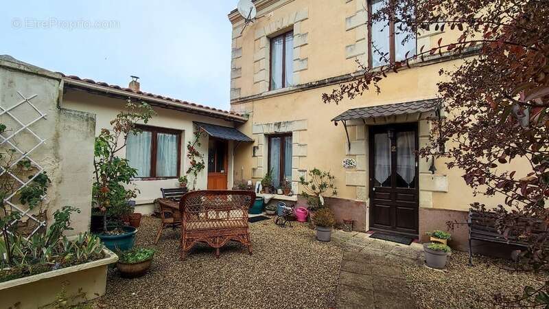 Maison de caractère-135 m2-Terrain-Brion près Thouet (79) - photo 2