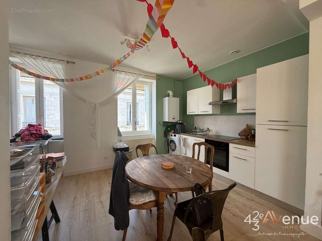 Appartement 47 m² à Saint-Etienne  - photo 2