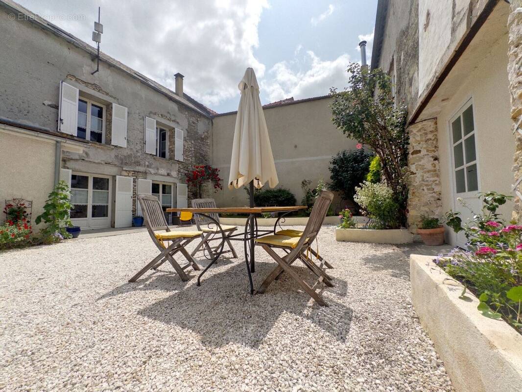 Maison à JUMEAUVILLE