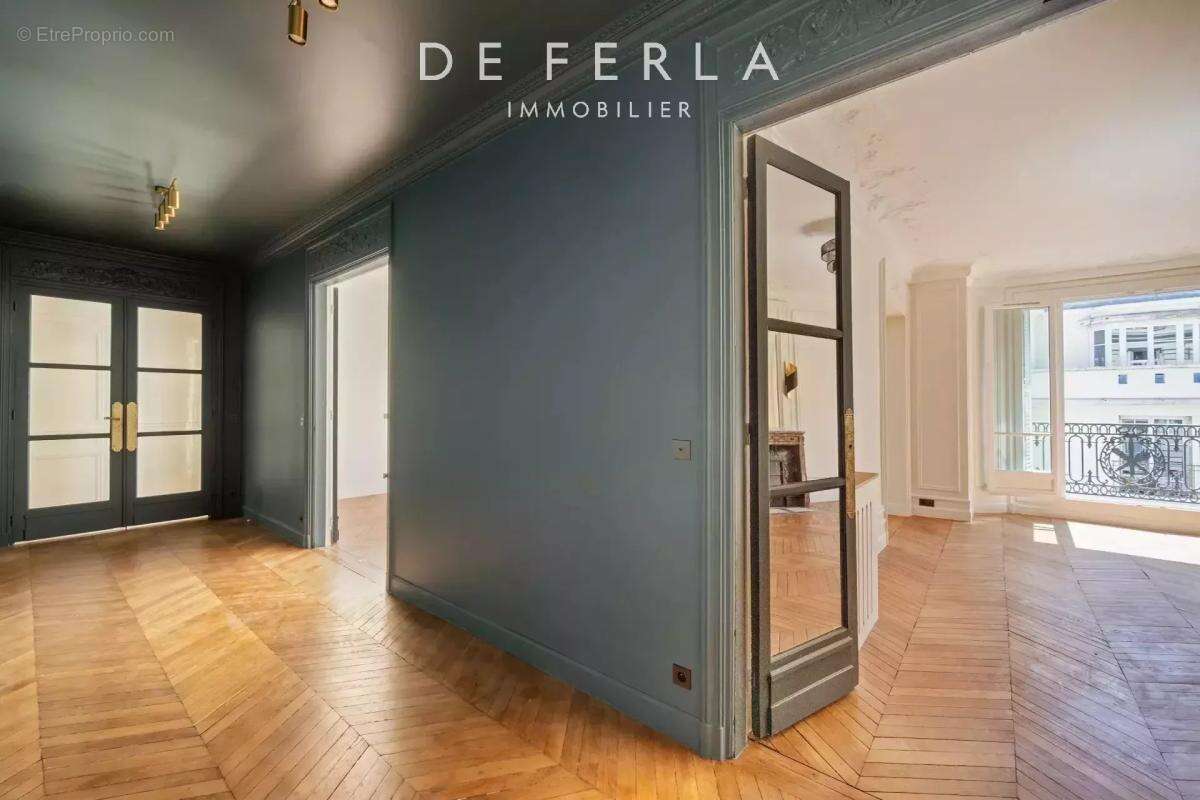 Appartement à PARIS-7E