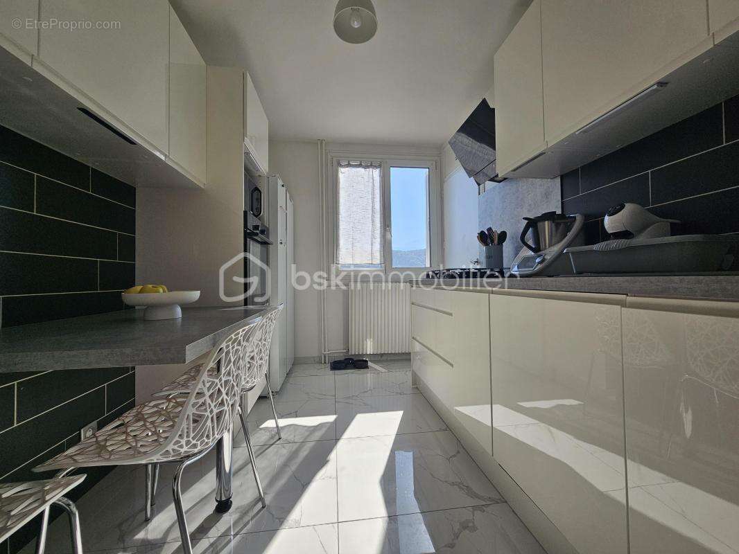 Appartement à LE PONT-DE-CLAIX