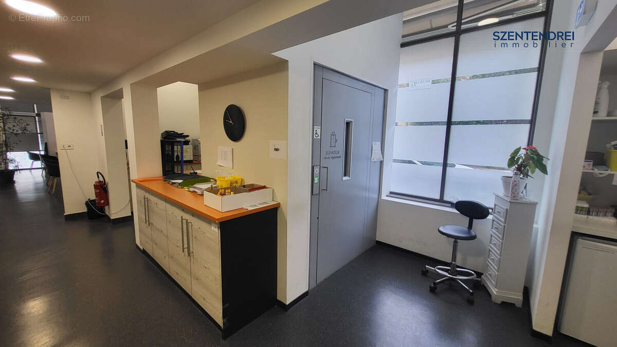 vente szentendrei immobilier pezenas - Commerce à PEZENAS