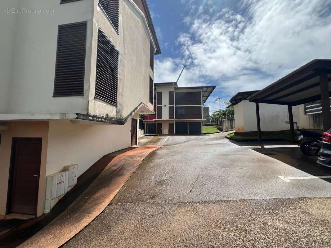 Appartement à REMIRE-MONTJOLY