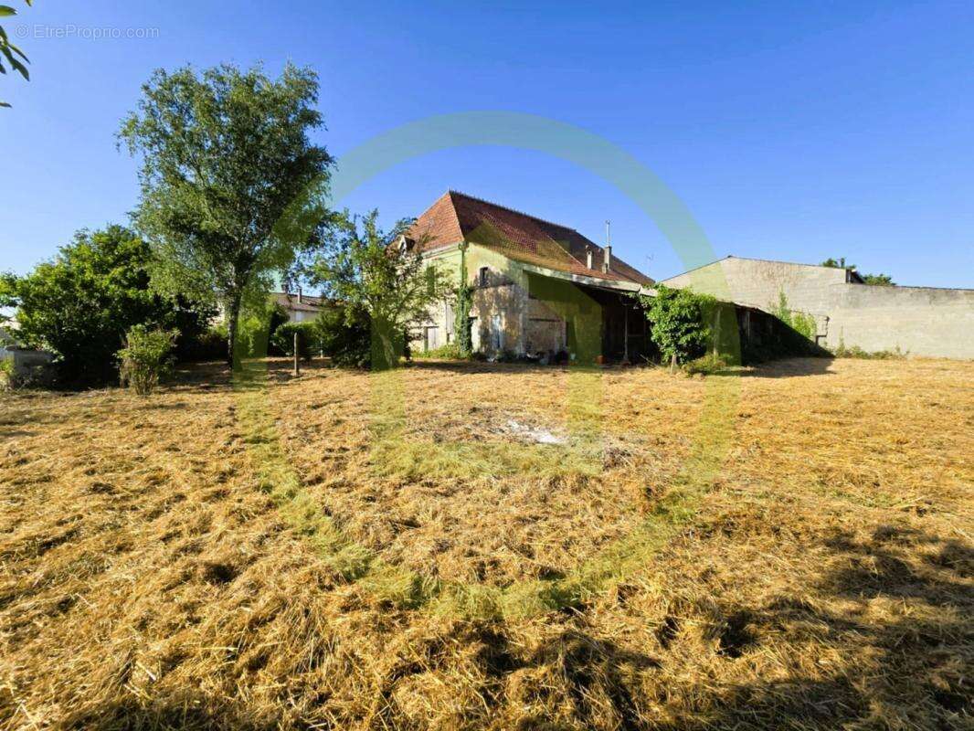 Maison 90 m² à Mosnac  - photo 2